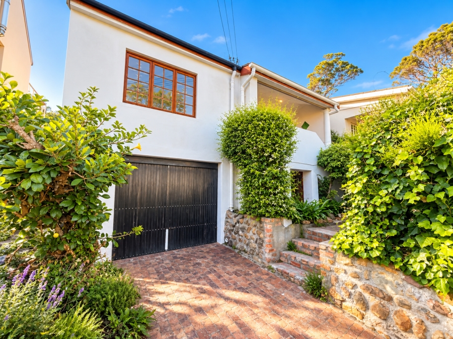 2 Bedroom Property for Sale in Vredehoek Western Cape